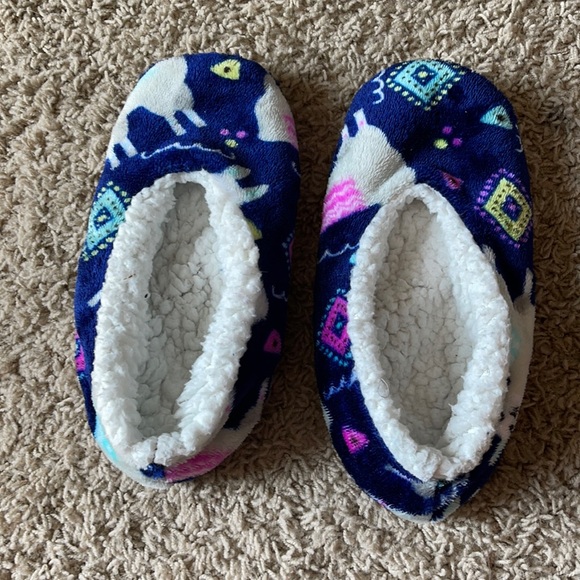 Fuzzy slippers - Picture 1 of 2